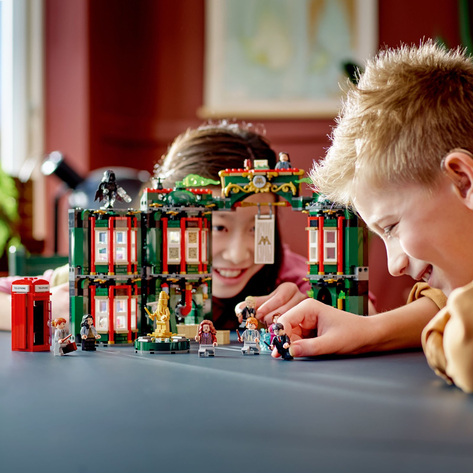 LEGO Harry Potter The Ministry of Magic 76403 Modular Model Building Toy with 12 Minifigures and Transformation Feature, Collectible Wizarding World Gifts · detail image 4